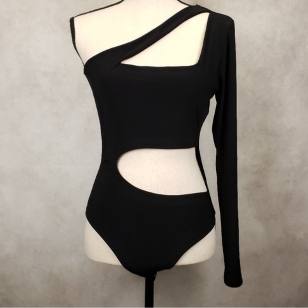 Windsor Black One-Shoulder Cutout Bodysuit Size Medium Thong